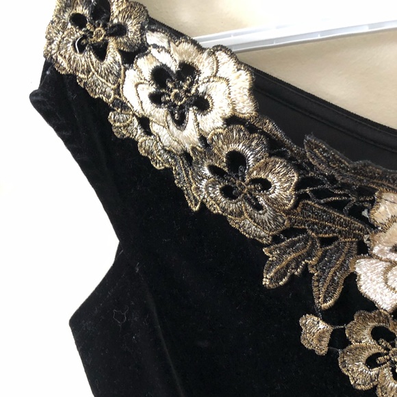 Black velvet peplum off the shoulder tee - Picture 2 of 3